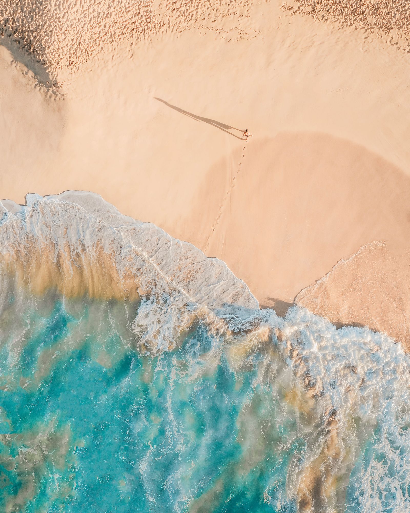 Turquoise seashore waves, hidden Sydney beach